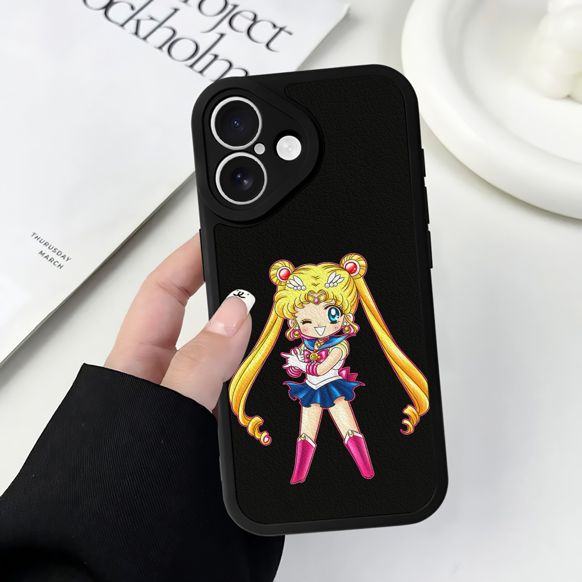 （画像用） 美少女戦士セーラームーン 月野 うさぎ つきの うさぎ Sailor Moon Tsukino Usagi 【iPhone 16シリーズ対応】シリコンスマホケース（レザー調） 材質：シリコン